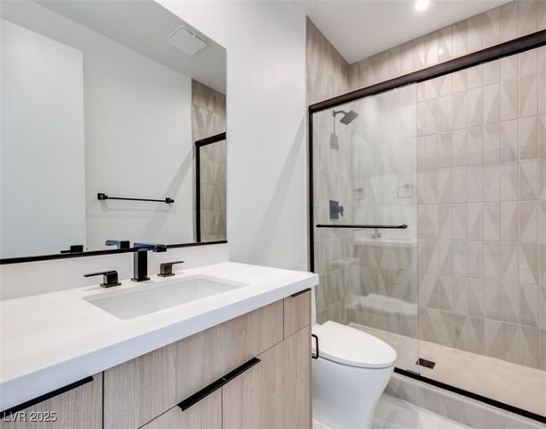 65 Bellissima Lago Court, Henderson, NV 89011