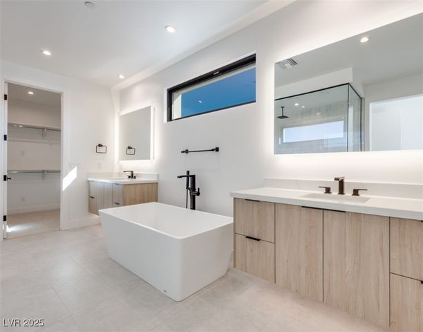 65 Bellissima Lago Court, Henderson, NV 89011