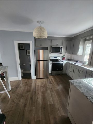 14 Lucas Avenue, Newport, RI 02840