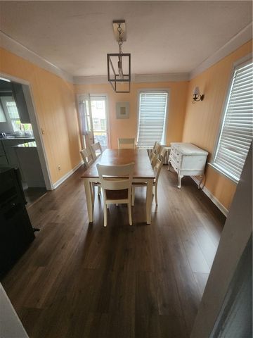 14 Lucas Avenue, Newport, RI 02840