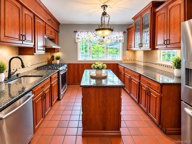 12 Cayuga Avenue, East Northport, NY 11731