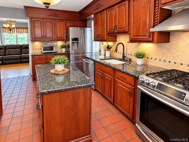 12 Cayuga Avenue, East Northport, NY 11731
