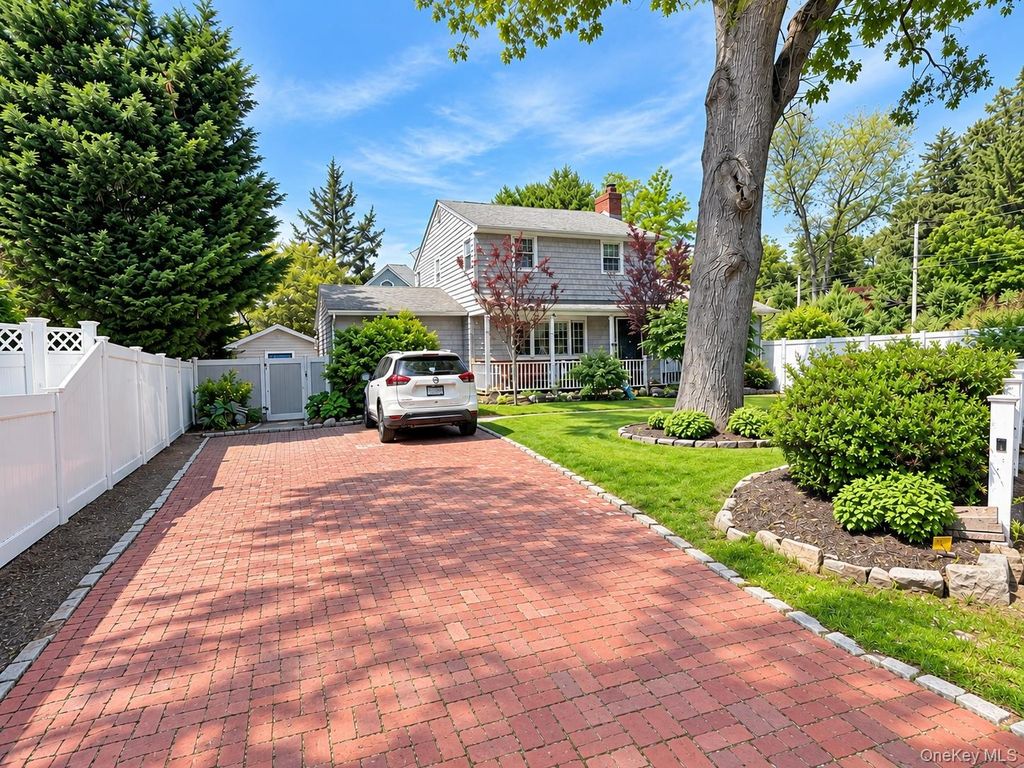 12 Cayuga Avenue, East Northport, NY 11731 — photo 2