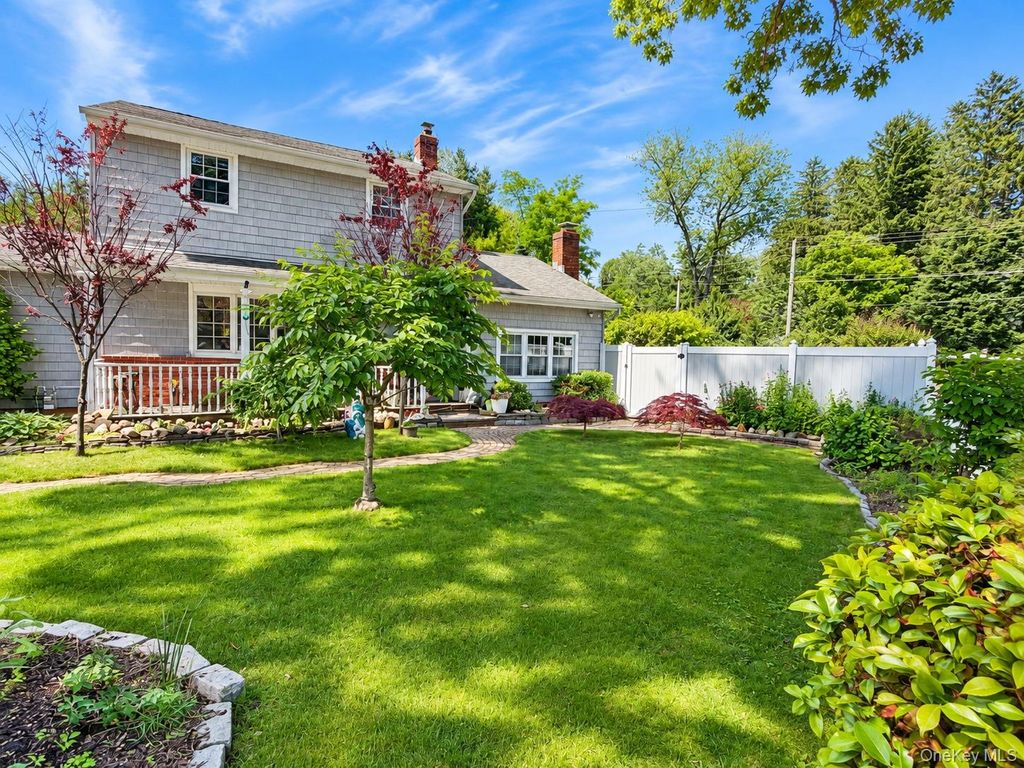 12 Cayuga Avenue, East Northport, NY 11731 — photo 3