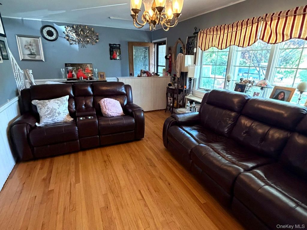 12 Cayuga Avenue, East Northport, NY 11731 — photo 4