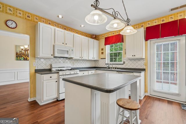 5024 Huntcrest Drive SW, Mableton, GA 30126