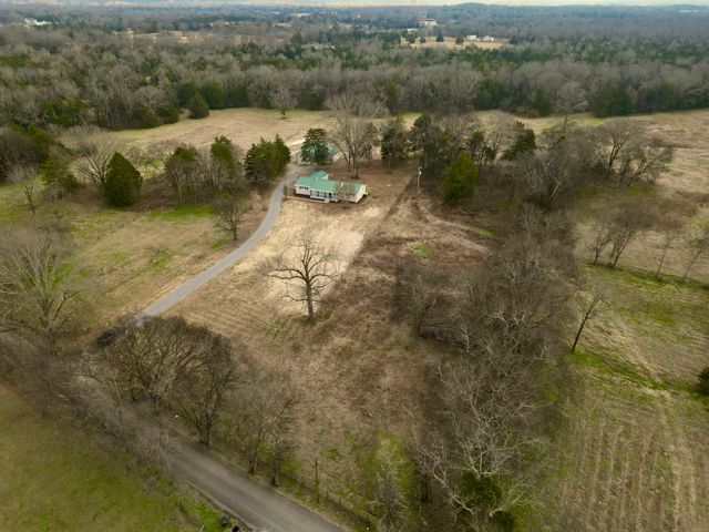 2239 Hunter Bills Rd, Lewisburg, TN 37091