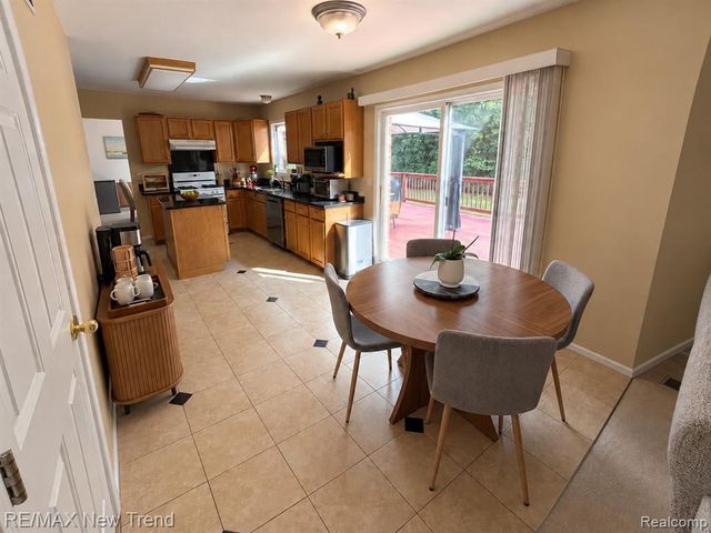 25895 Junction, Novi, MI 48375