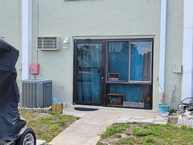 1761 CUPECOY CIRCLE N-7, Lutz, FL 33558