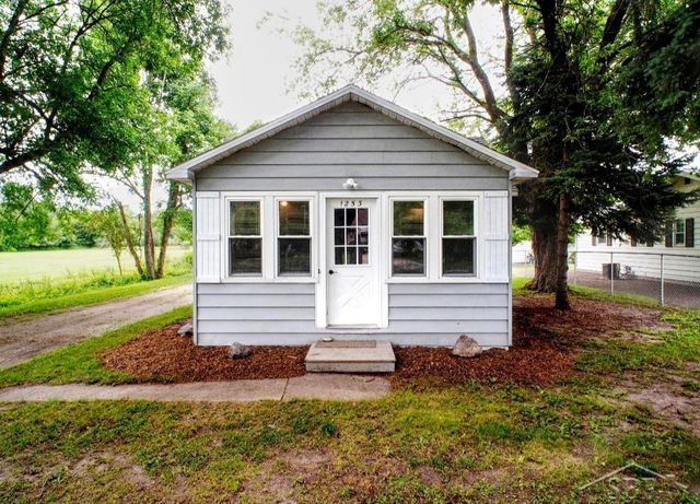 1253 W Nebobish Road, Essexville, MI 48732