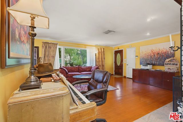 15719 Vose Street, Los Angeles, CA 91406