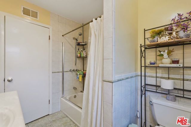 15719 Vose Street, Los Angeles, CA 91406