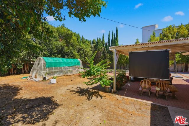 15719 Vose Street, Los Angeles, CA 91406