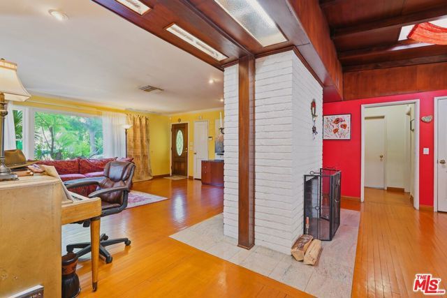 15719 Vose Street, Los Angeles, CA 91406