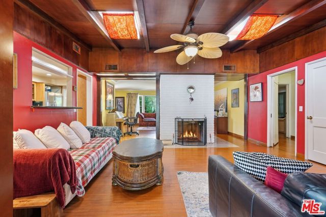 15719 Vose Street, Los Angeles, CA 91406