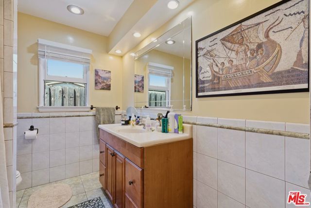 15719 Vose Street, Los Angeles, CA 91406