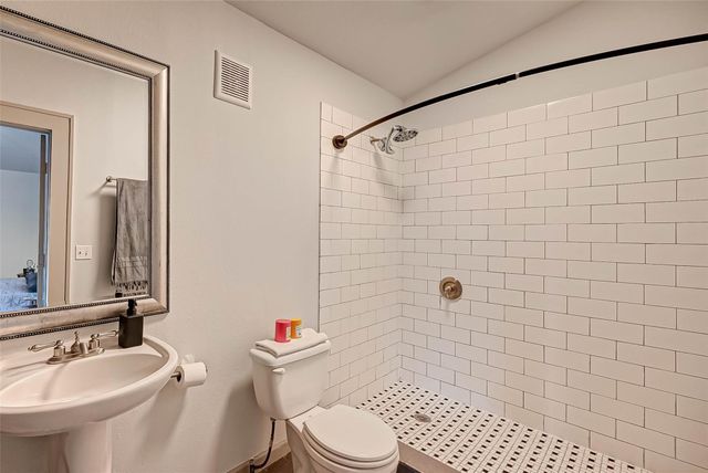 1612 W Alabama Street B, Houston, TX 77006