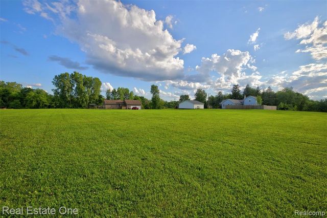 2355 S Sashabaw Road, Ortonville, MI 48462