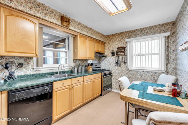 4 Evergreen Place, Howell, NJ 07731