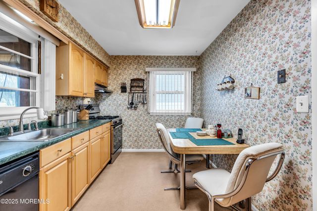 4 Evergreen Place, Howell, NJ 07731