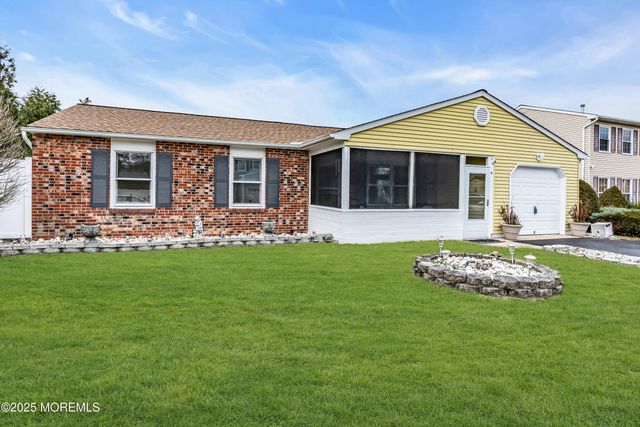 4 Evergreen Place, Howell, NJ 07731