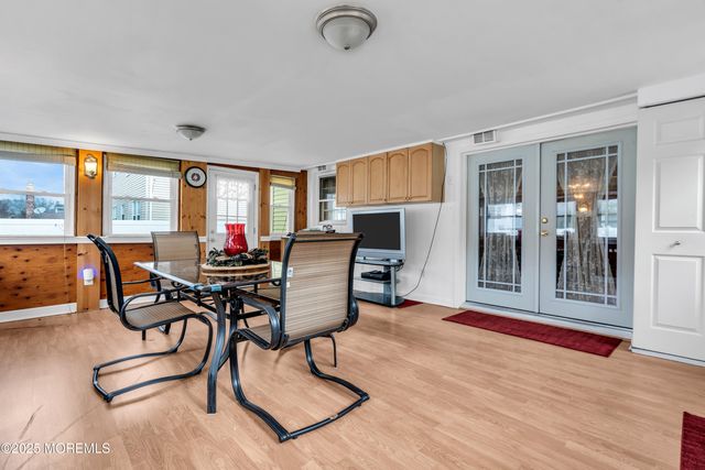 4 Evergreen Place, Howell, NJ 07731