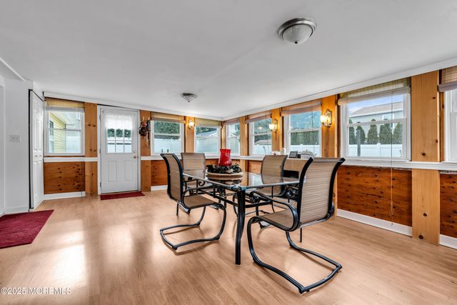 4 Evergreen Place, Howell, NJ 07731