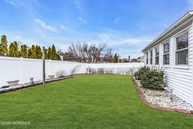 4 Evergreen Place, Howell, NJ 07731