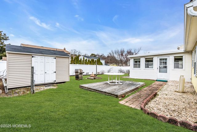 4 Evergreen Place, Howell, NJ 07731