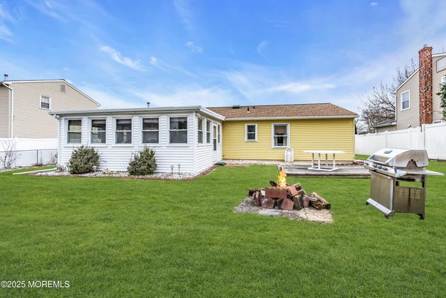 4 Evergreen Place, Howell, NJ 07731