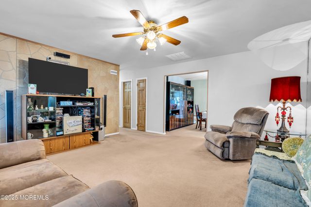 4 Evergreen Place, Howell, NJ 07731