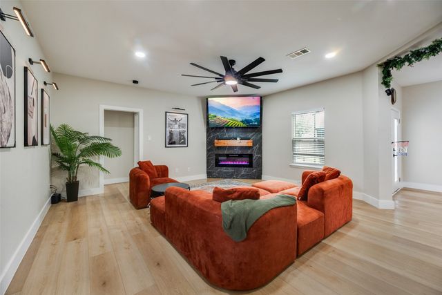 472 Round Rock Road, Cedar Hill, TX 75104