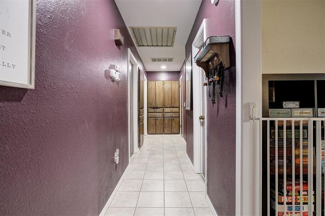 909 N King Avenue, Midwest City, OK 73130