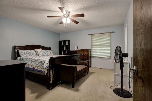 909 N King Avenue, Midwest City, OK 73130