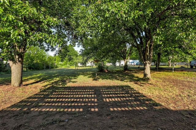 909 N King Avenue, Midwest City, OK 73130