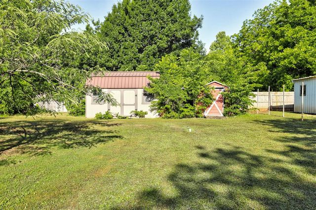 909 N King Avenue, Midwest City, OK 73130