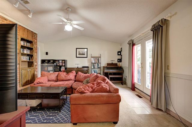 909 N King Avenue, Midwest City, OK 73130