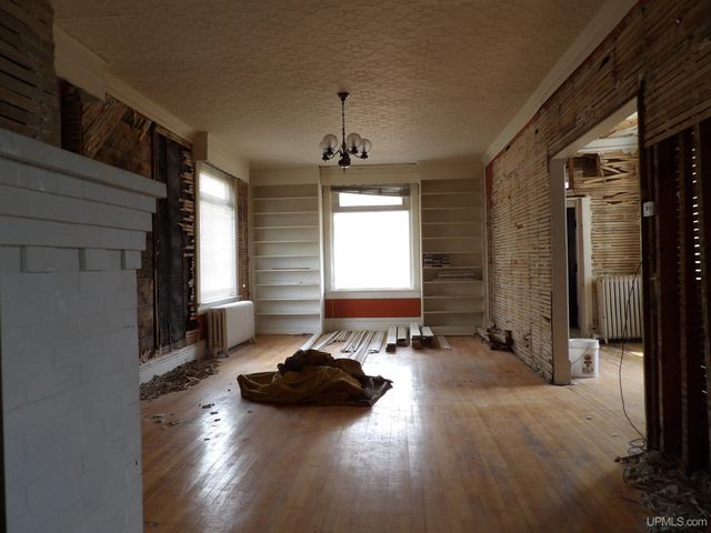 112 W Pewabic Street, Ironwood, MI 49938