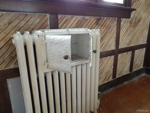 112 W Pewabic Street, Ironwood, MI 49938