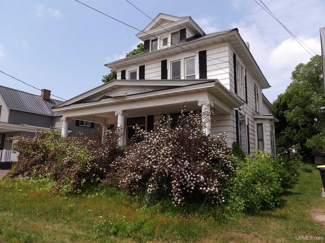 112 W Pewabic Street, Ironwood, MI 49938