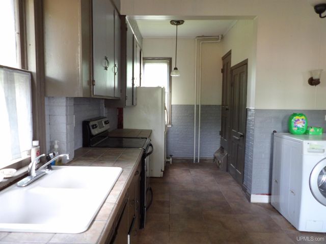 112 W Pewabic Street, Ironwood, MI 49938