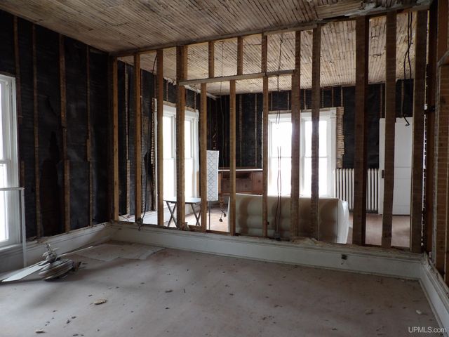 112 W Pewabic Street, Ironwood, MI 49938