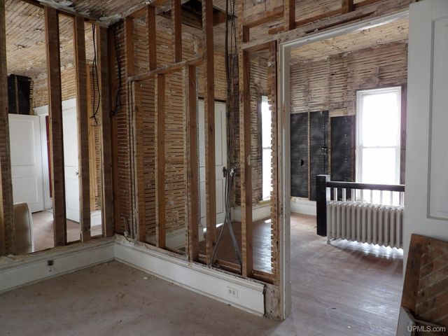 112 W Pewabic Street, Ironwood, MI 49938