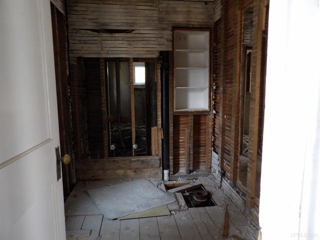 112 W Pewabic Street, Ironwood, MI 49938