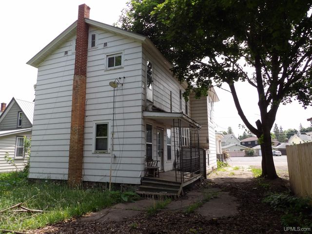 112 W Pewabic Street, Ironwood, MI 49938