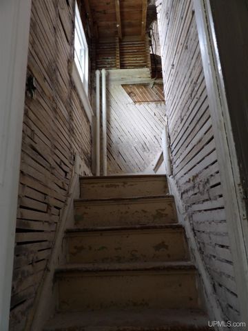 112 W Pewabic Street, Ironwood, MI 49938