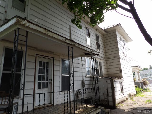 112 W Pewabic Street, Ironwood, MI 49938