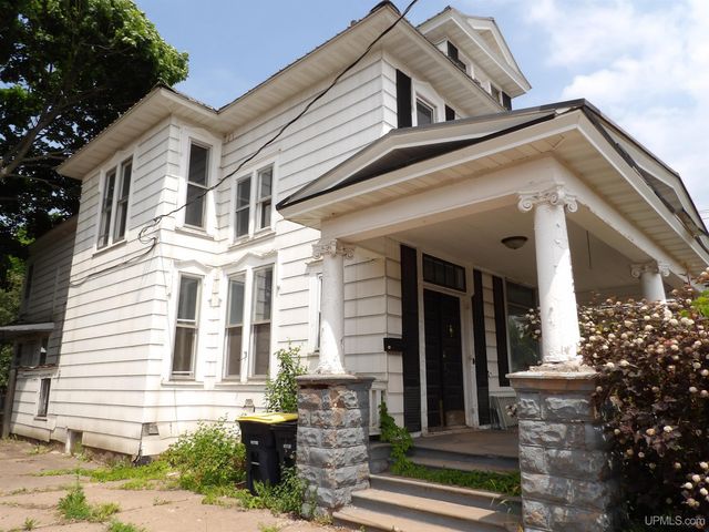 112 W Pewabic Street, Ironwood, MI 49938