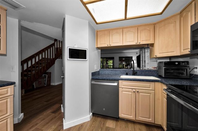 205 WOODS LANDING TRAIL, Oldsmar, FL 34677