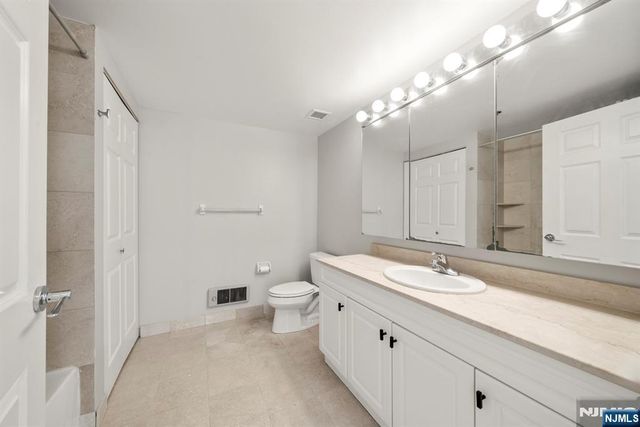 100 Old Palisade Road 914, Fort Lee, NJ 07024